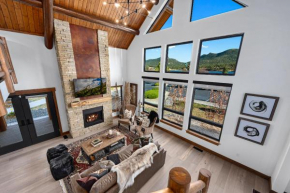 Relax in The Rockies Located on Lake Estes, Jacuzzi and Indoor Outdoor Fireplace